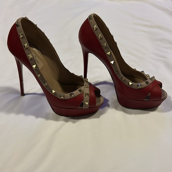 Valentino Red/Beige Leather Rockstud Crisscross Peep Toe Platform Pumps - Picture 3 of 16
